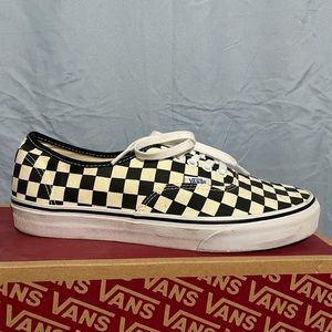 Men’s black and white ckb